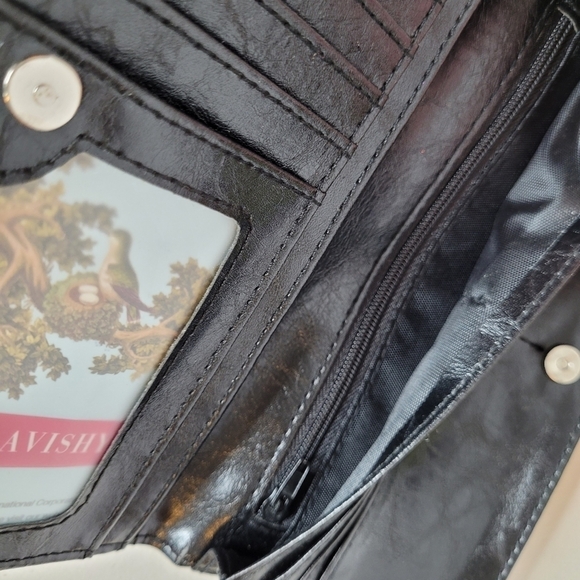 Lavishy Eco-Friendly Toxic-Free Faux Vegan Leather Cardinal Applique Wallet - Picture 4 of 4